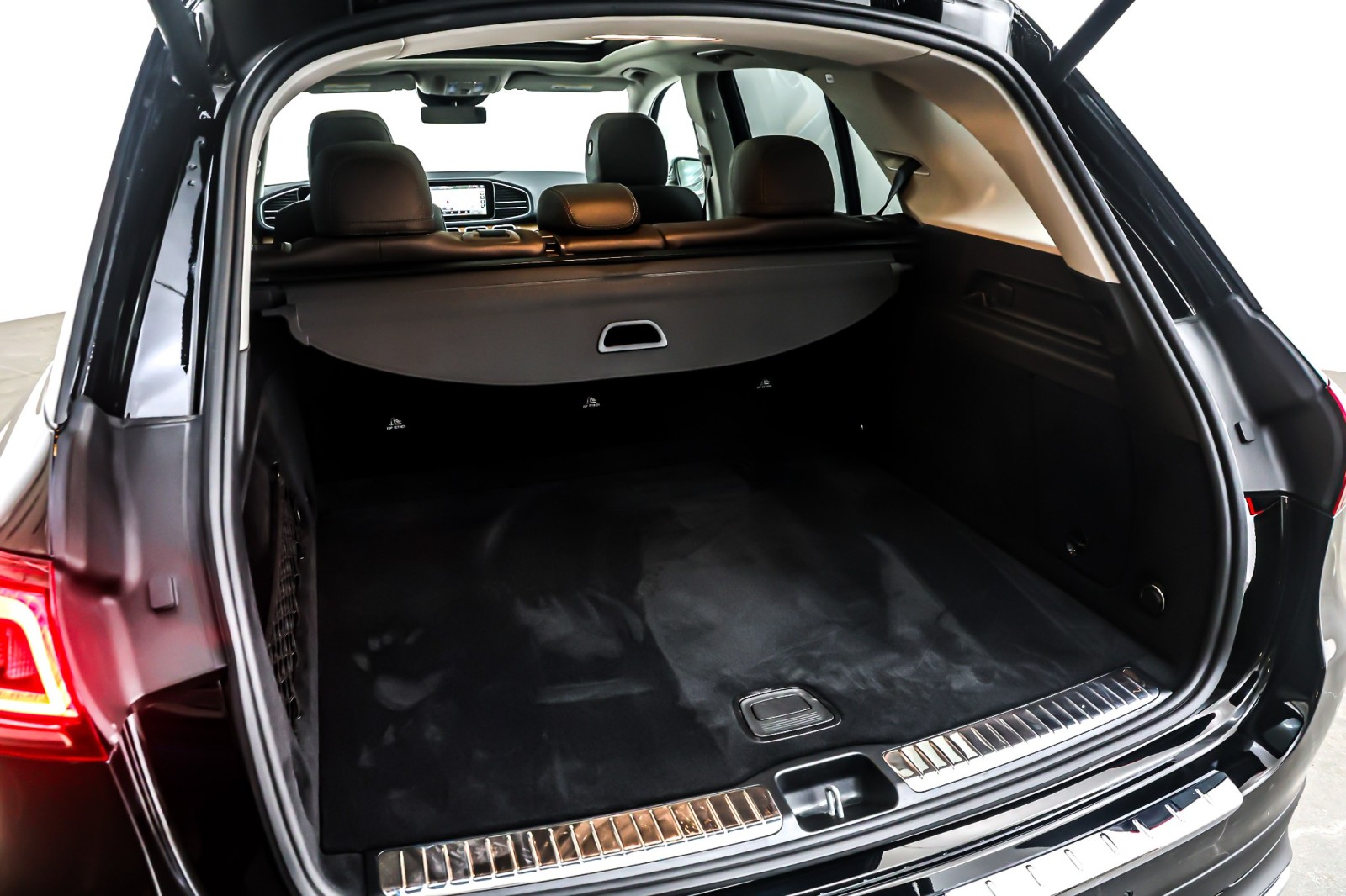 Certified Used 2023 Black Mercedes-Benz GLE 450 4MATIC® SUV image 10