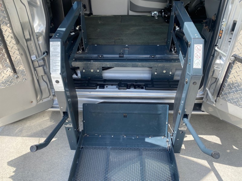 2013 GMC SAVANA HI TOP CONVERSION HANDICAP LIFT LOW MILES 24,857 in , 