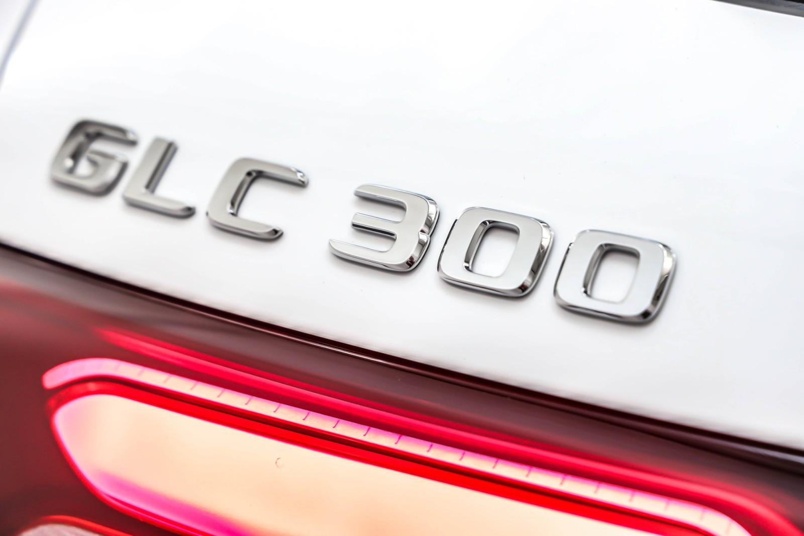 New 2026 Polar White Mercedes-Benz GLC 300 image 9