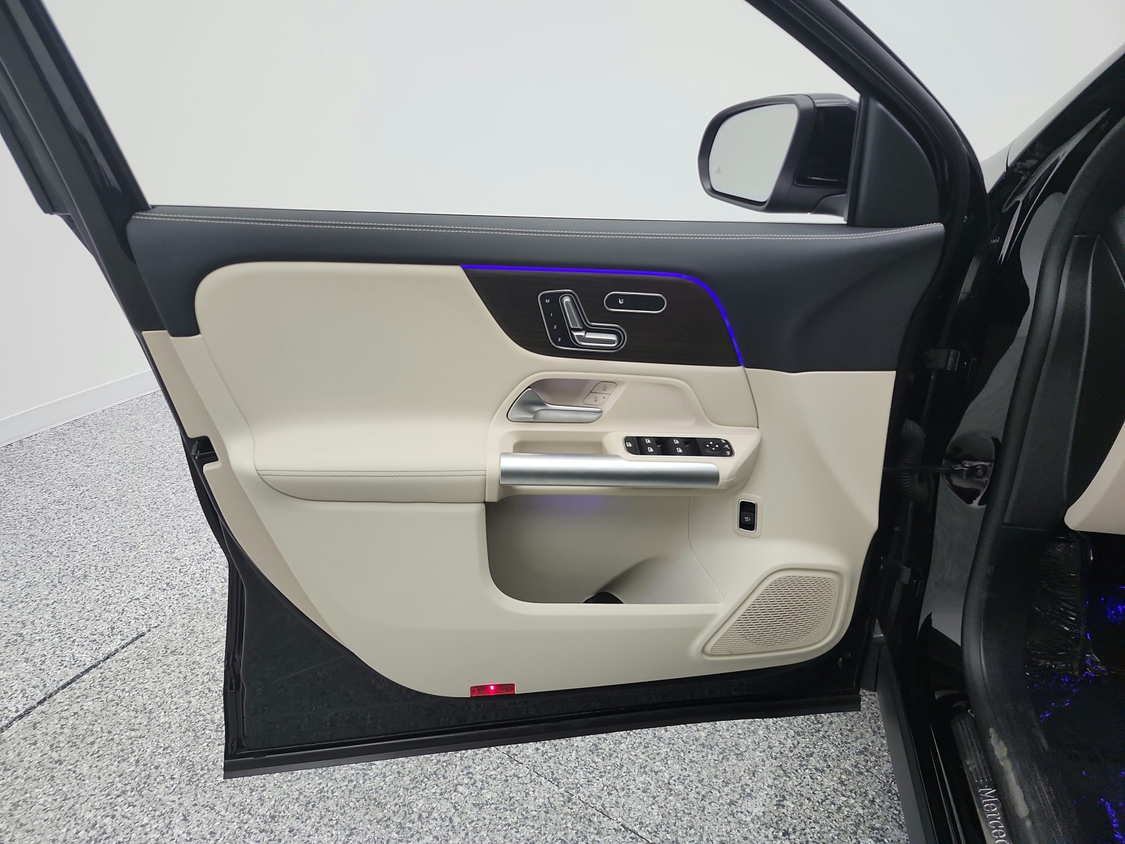 Certified Used 2025 Night Black Mercedes-Benz GLA 250 SUV image 8