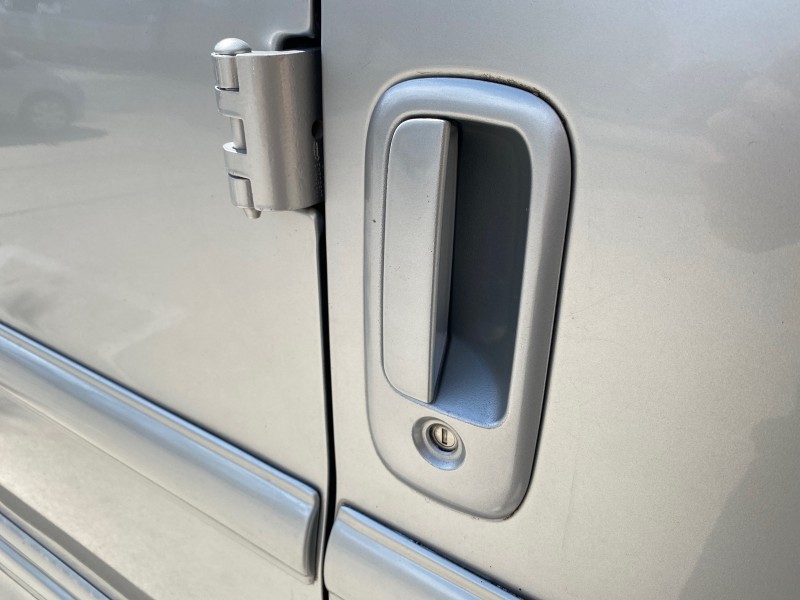 2013 GMC SAVANA HI TOP CONVERSION HANDICAP LIFT LOW MILES 24,857 in , 