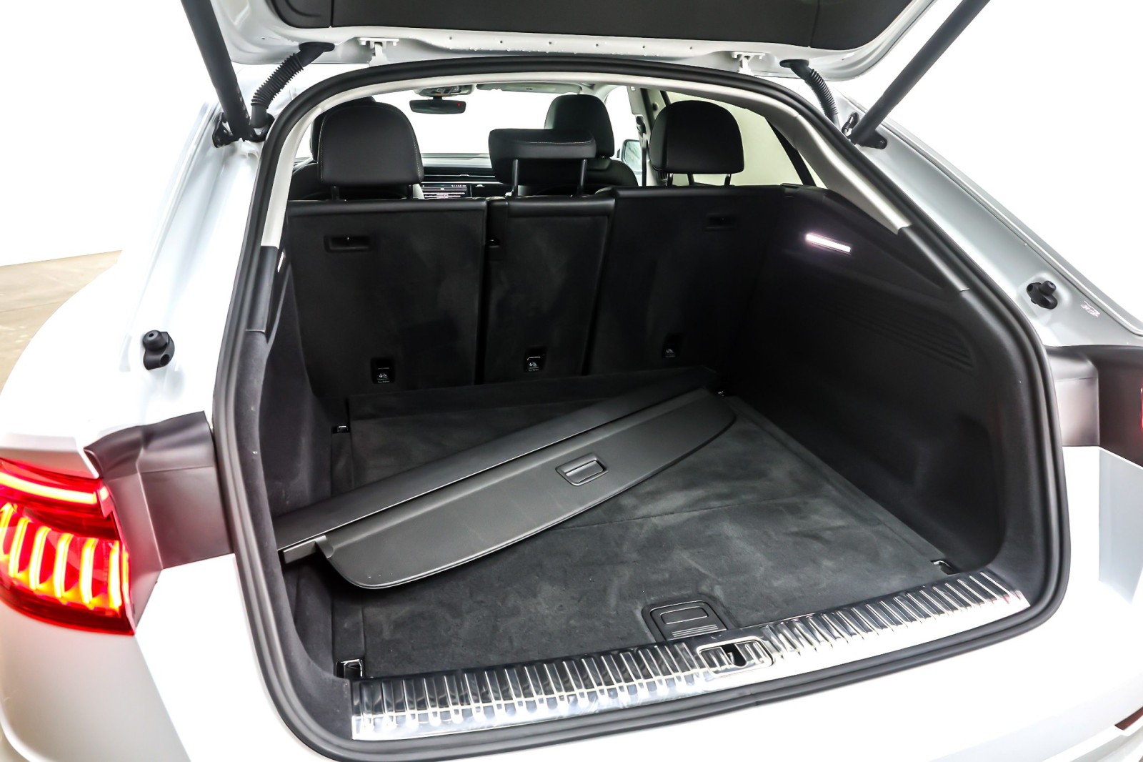 Used 2023 Glacier White Metallic Audi Premium Plus 55 TFSI quattro image 23