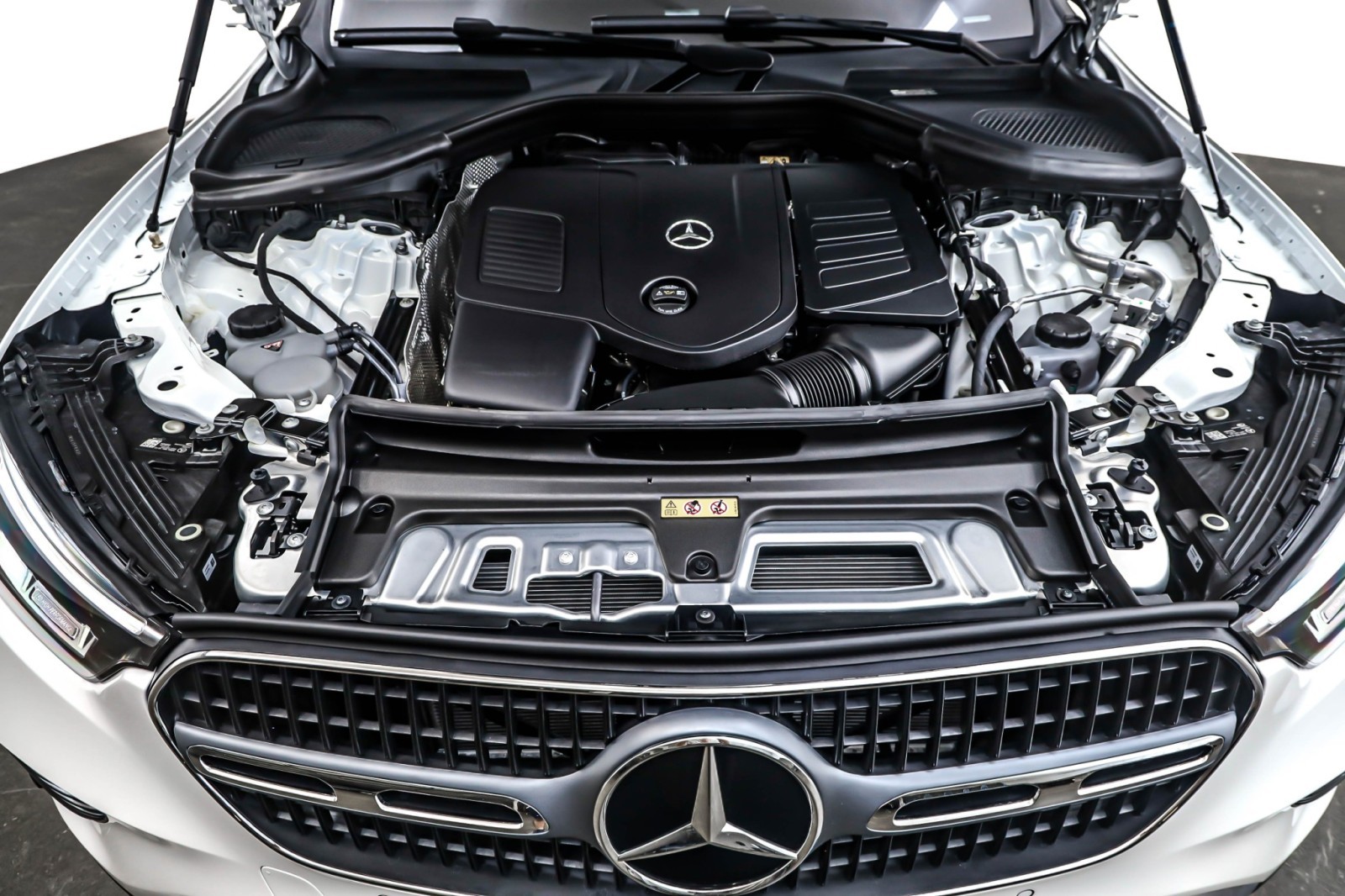 New 2026 Polar White Mercedes-Benz GLC 300 image 13