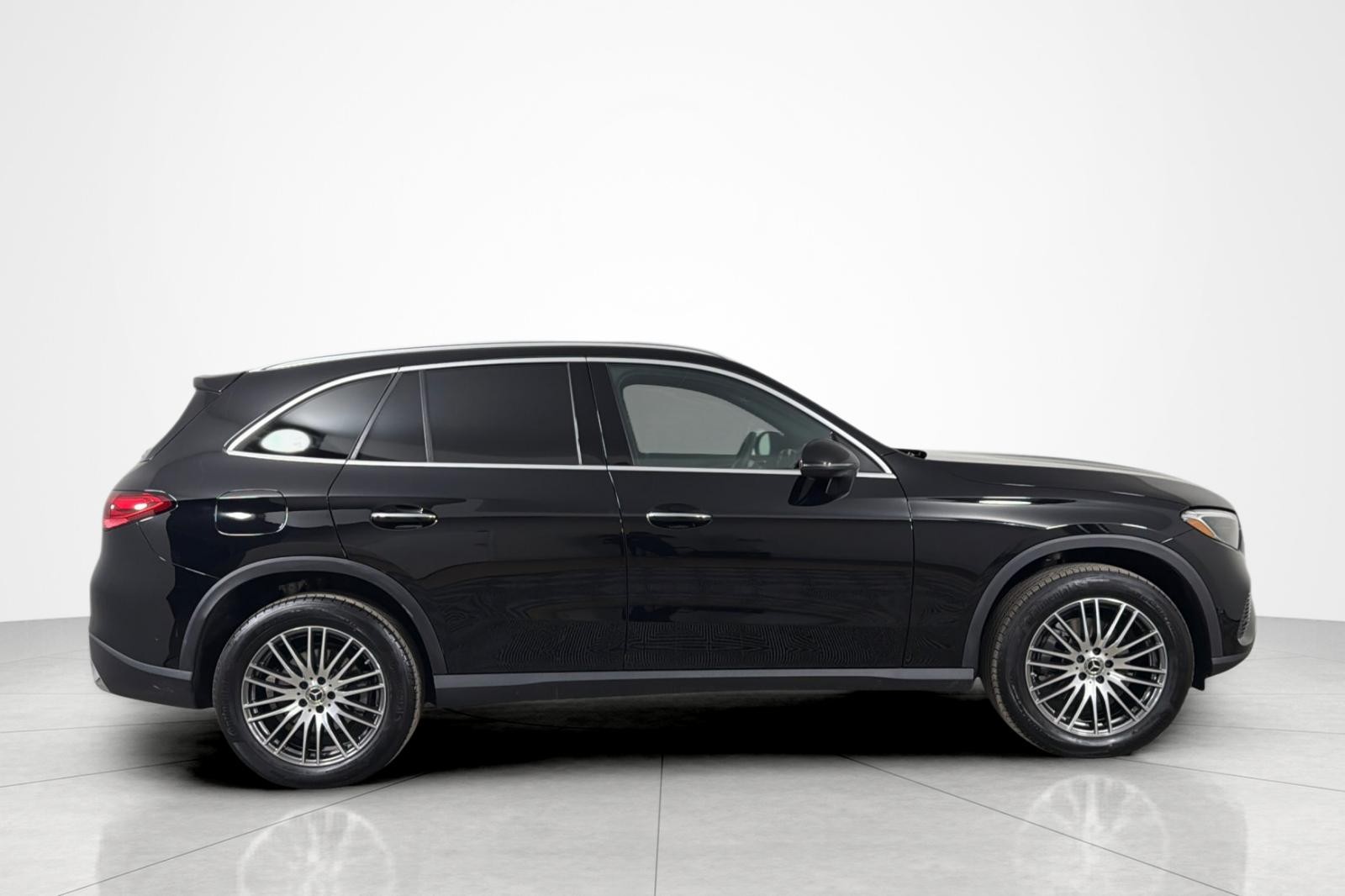 Used 2025 Black Mercedes-Benz GLC 300 SUV image 6