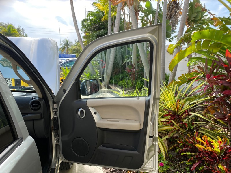 2004 Jeep Liberty Limited 1 OWNER SUNROOF in , 