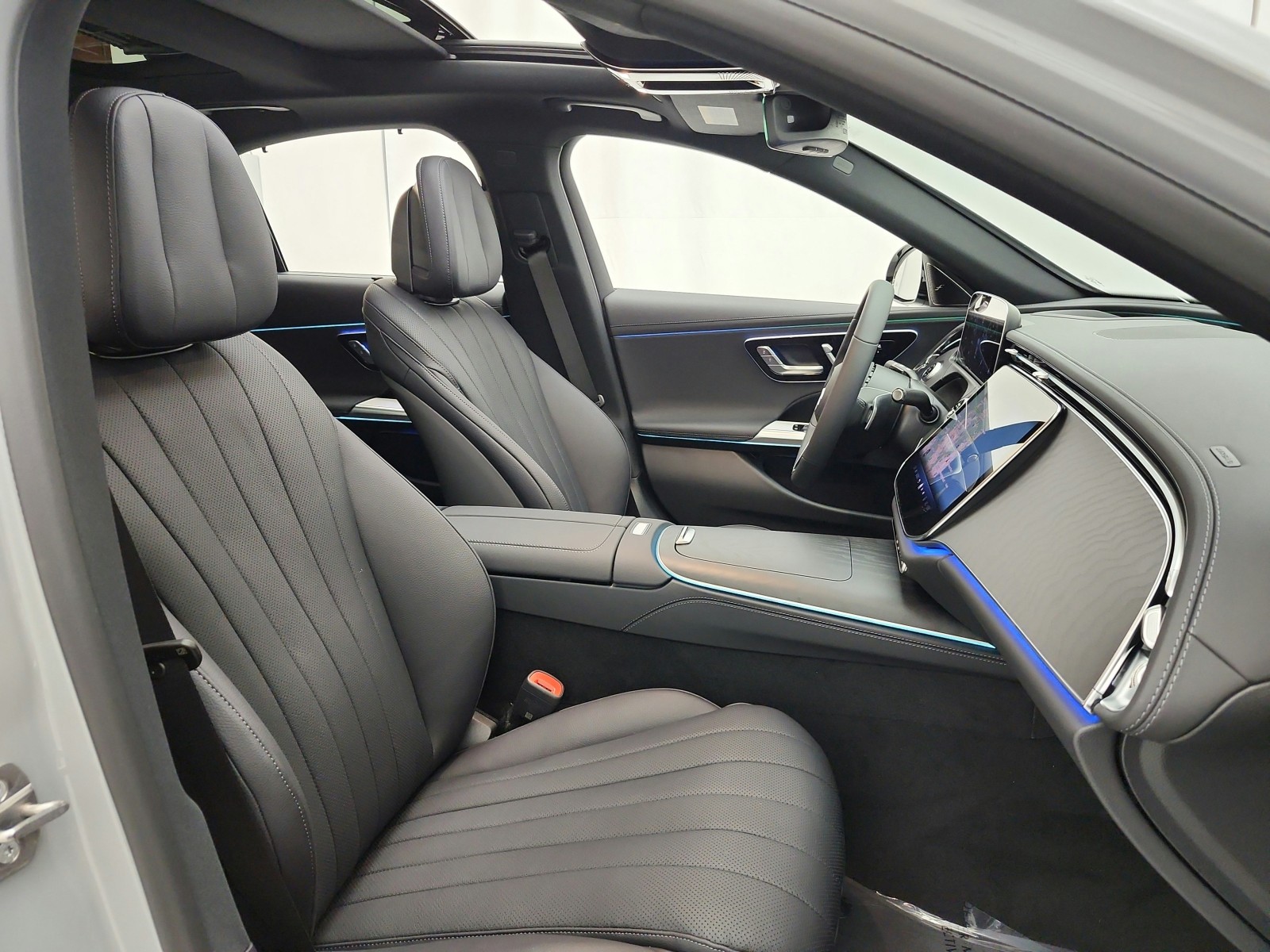 New 2027 MANUFAKTUR Alpine Grey Mercedes-Benz E 450 4MATIC® Sedan image 15