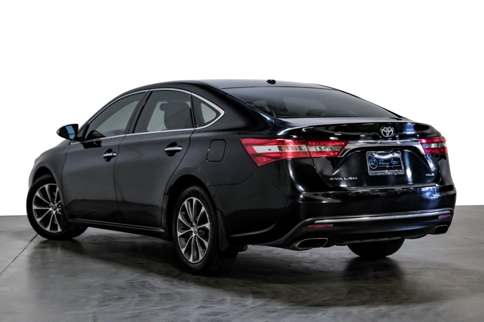 2016 Toyota Avalon XLE Plus 8