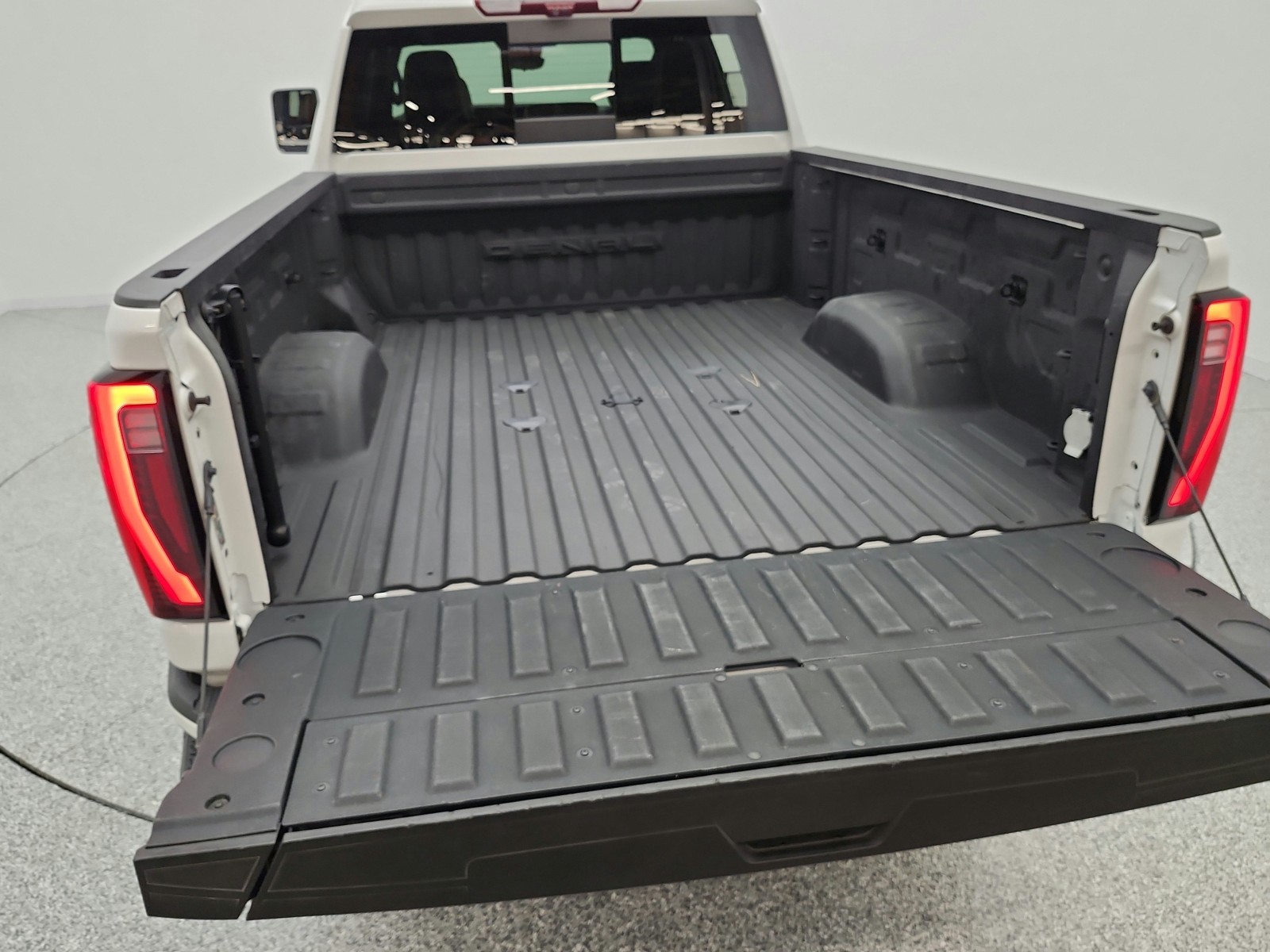 Used 2024 White Frost Tricoat GMC 4WD Crew Cab 159 Denali Ultimate image 23