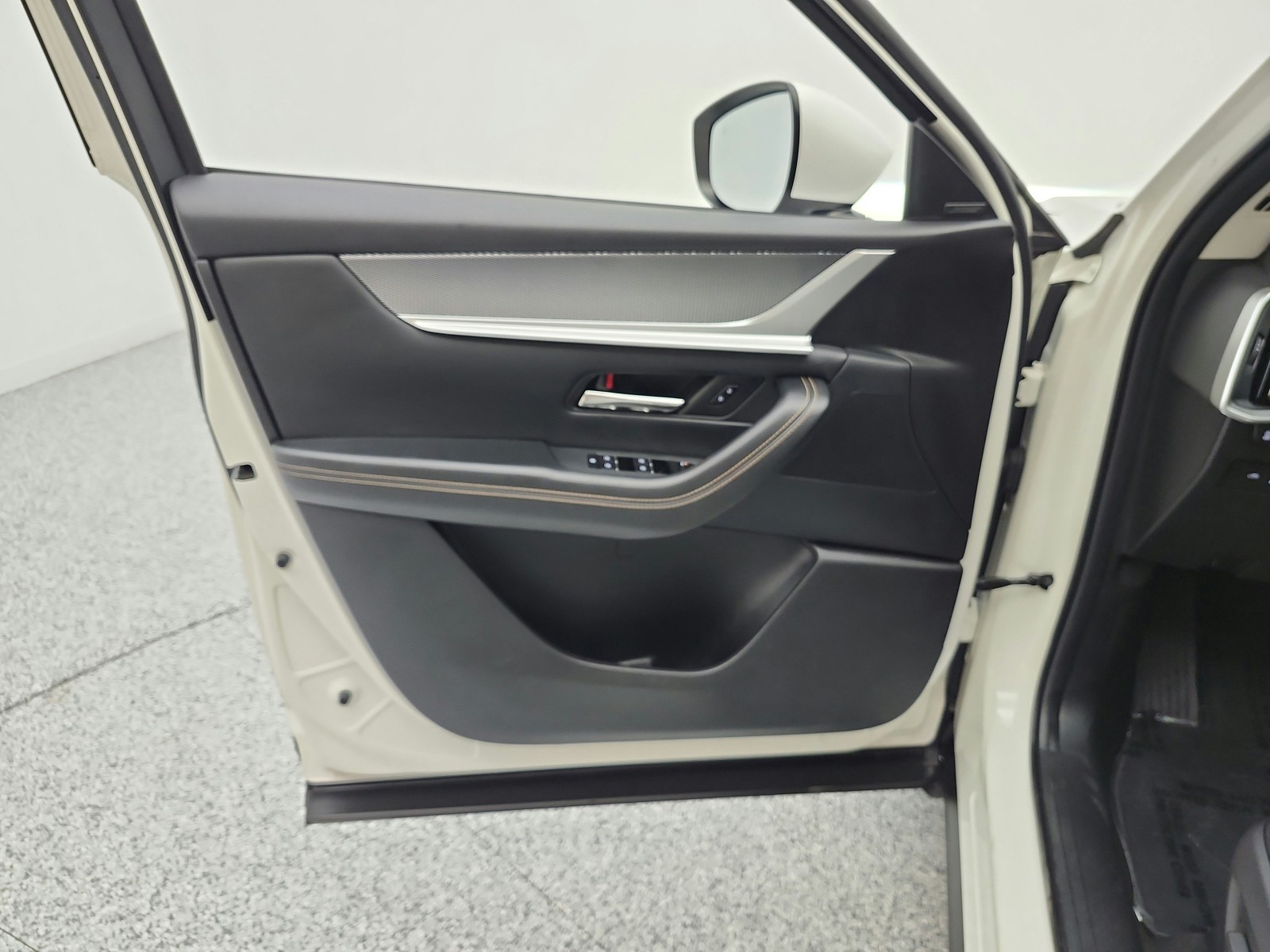 Used 2024 Rhodium White Premium Mazda Premium AWD image 12