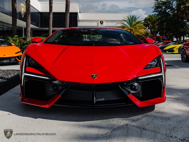 Lamborghini Revuelto