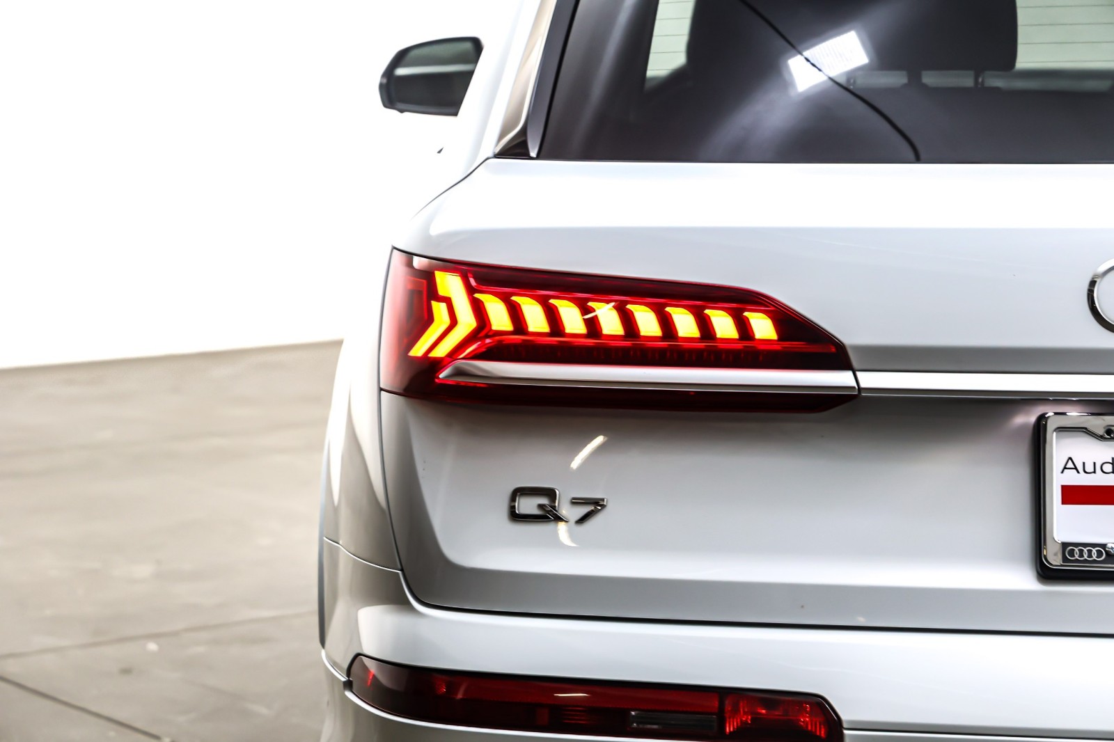 Used 2023 Glacier White Metallic Audi Prestige 55 TFSI quattro image 16