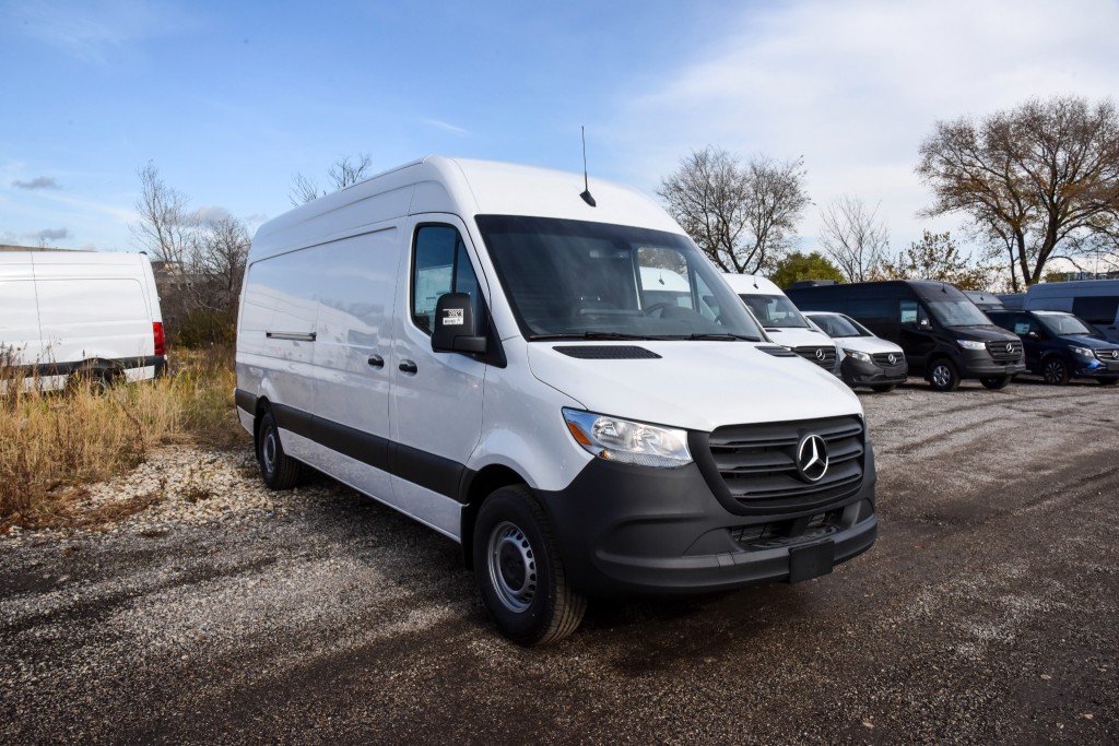 New 2024 MercedesBenz Sprinter Crew Van Minivan/Van in 1520 W North