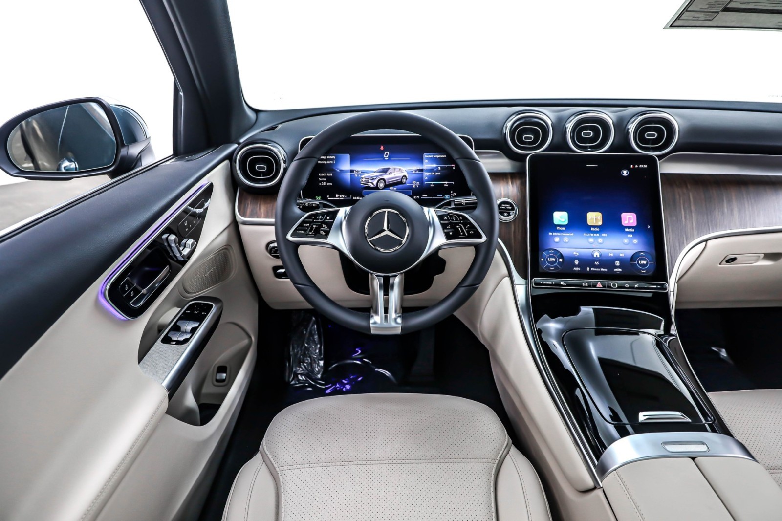 New 2026 Verde Silver Metallic Mercedes-Benz GLC 300 image 4