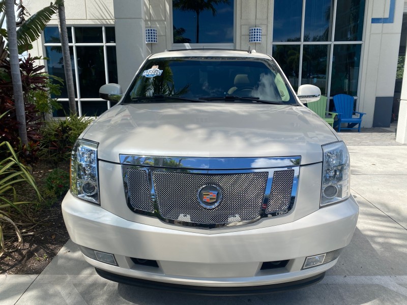 2013 Cadillac Escalade Luxury 1 OWNER LOW MILES 70,251 in ,