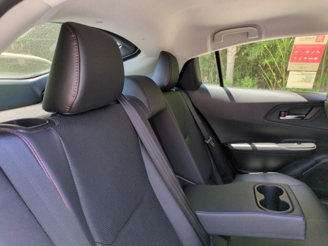 ToyotaPrius Plug-In Hybrid36