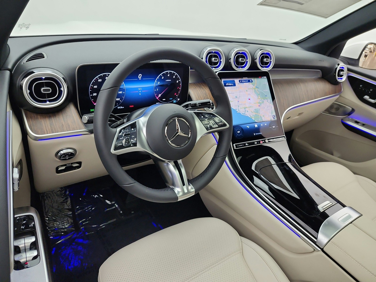 New 2027 Polar White Mercedes-Benz GLC 300 SUV image 9