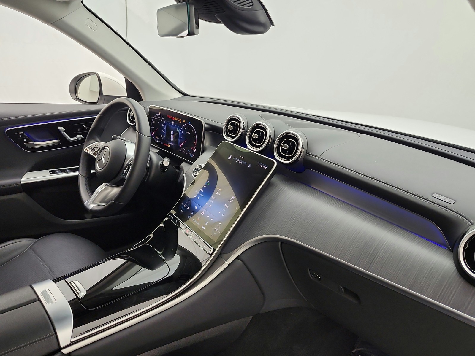 Used 2024 Polar White Mercedes-Benz GLC 300 SUV image 25