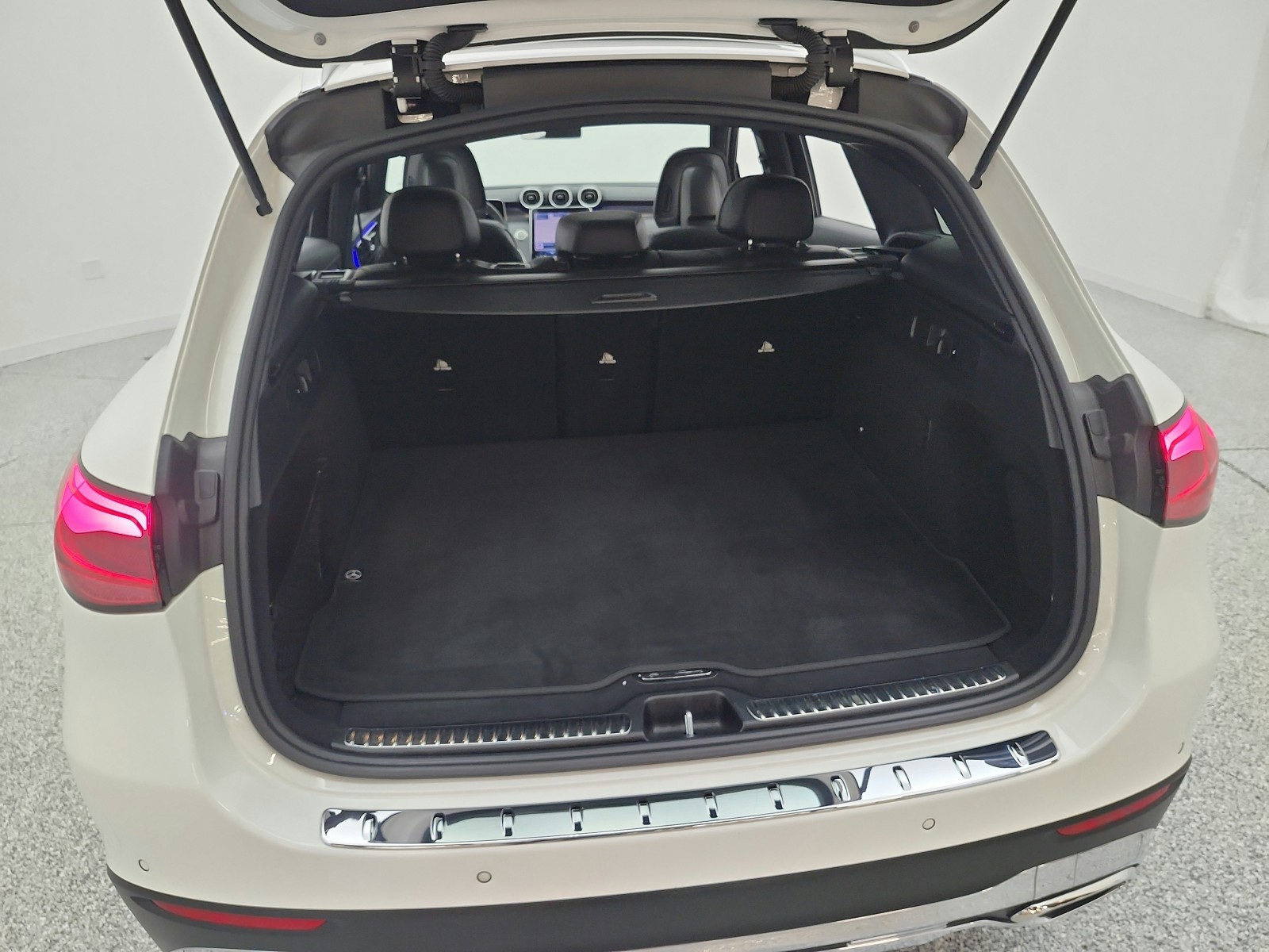 Certified Used 2023 Polar White Mercedes-Benz GLC 300 4MATIC® SUV image 36