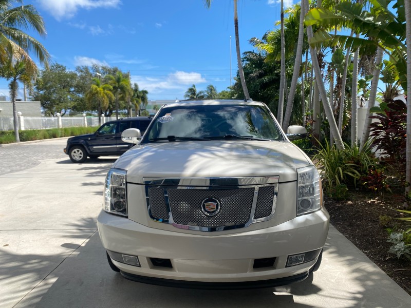 2013 Cadillac Escalade Luxury 1 OWNER LOW MILES 70,251 in ,