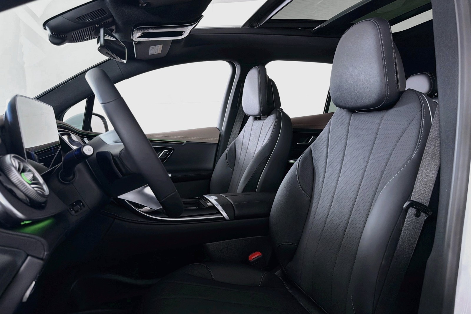 New 2027 Polar White Mercedes-Benz EQE 320 4MATIC® SUV image 15