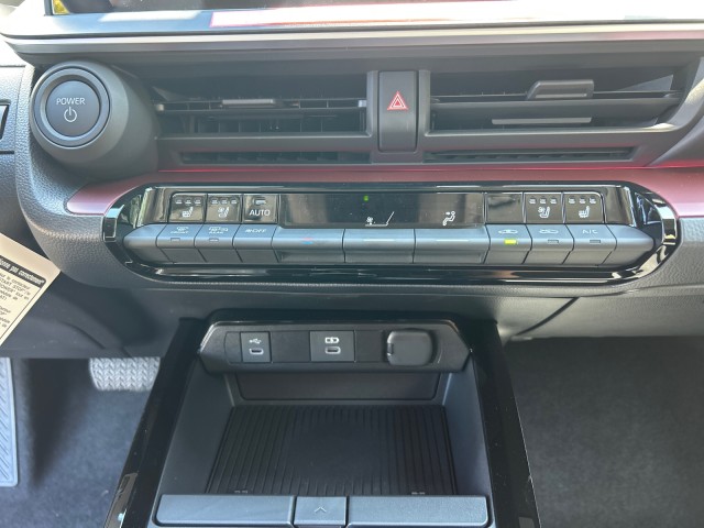 ToyotaPrius Plug-In Hybrid25