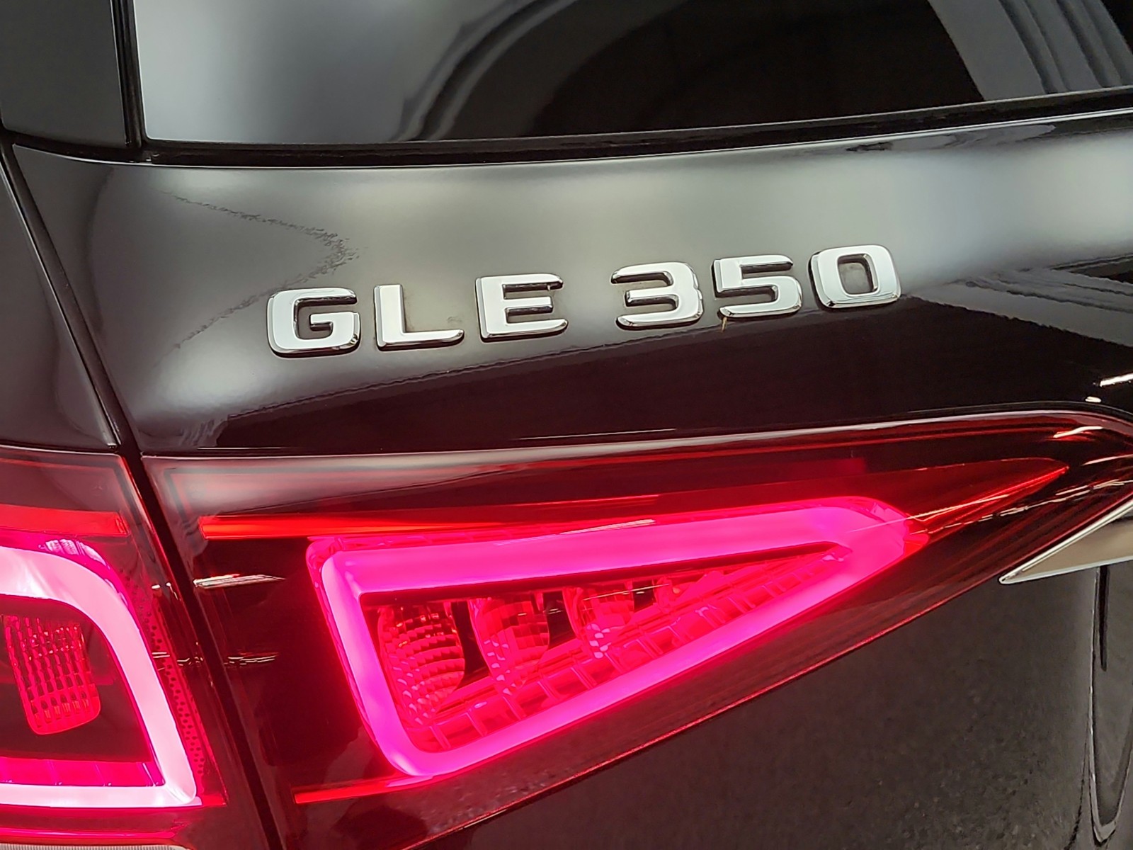 Used 2020 Black Mercedes-Benz GLE 350 SUV image 21