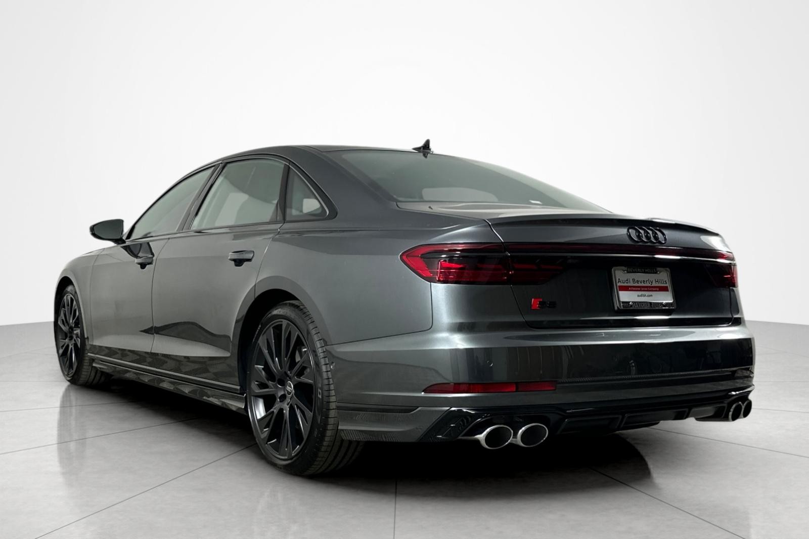 New 2025 Daytona Gray Pearl Effect Audi 4.0 TFSI image 4