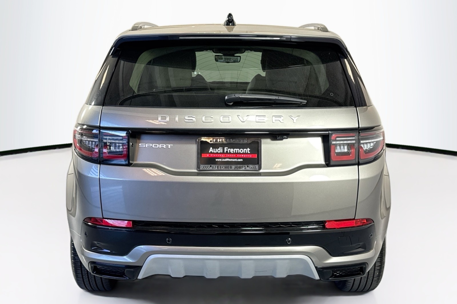 Used 2024 Silicon Silver Premium Metallic Land Rover Core S image 6