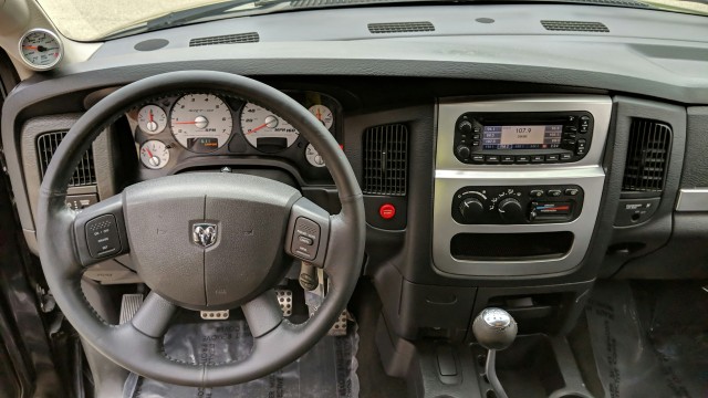 2005 Dodge Ram SRT-10  17