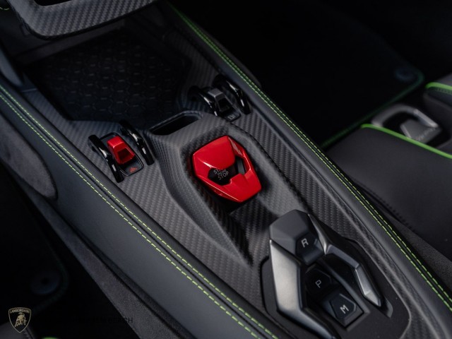 Lamborghini Revuelto