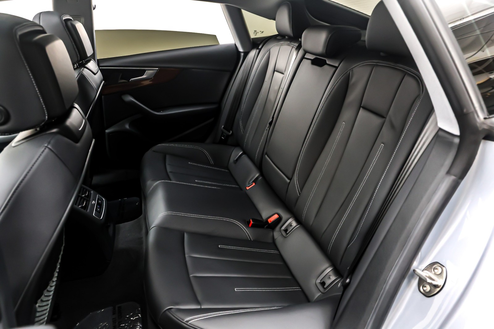 Used 2023 Florett Silver Metallic Audi Premium 40 TFSI quattro image 8