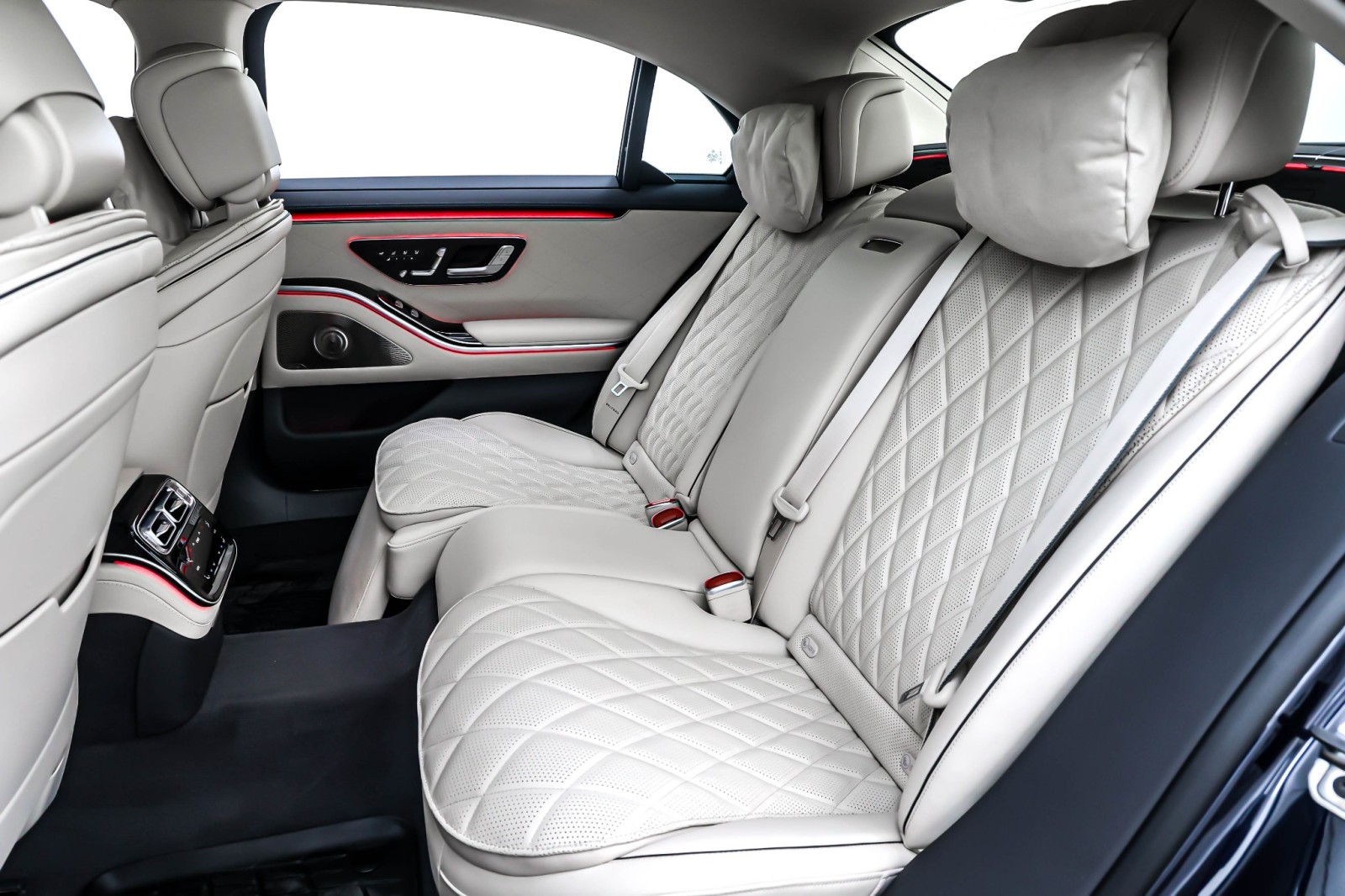 New 2026 Nautical Blue Metallic Mercedes-Benz S 580 image 8