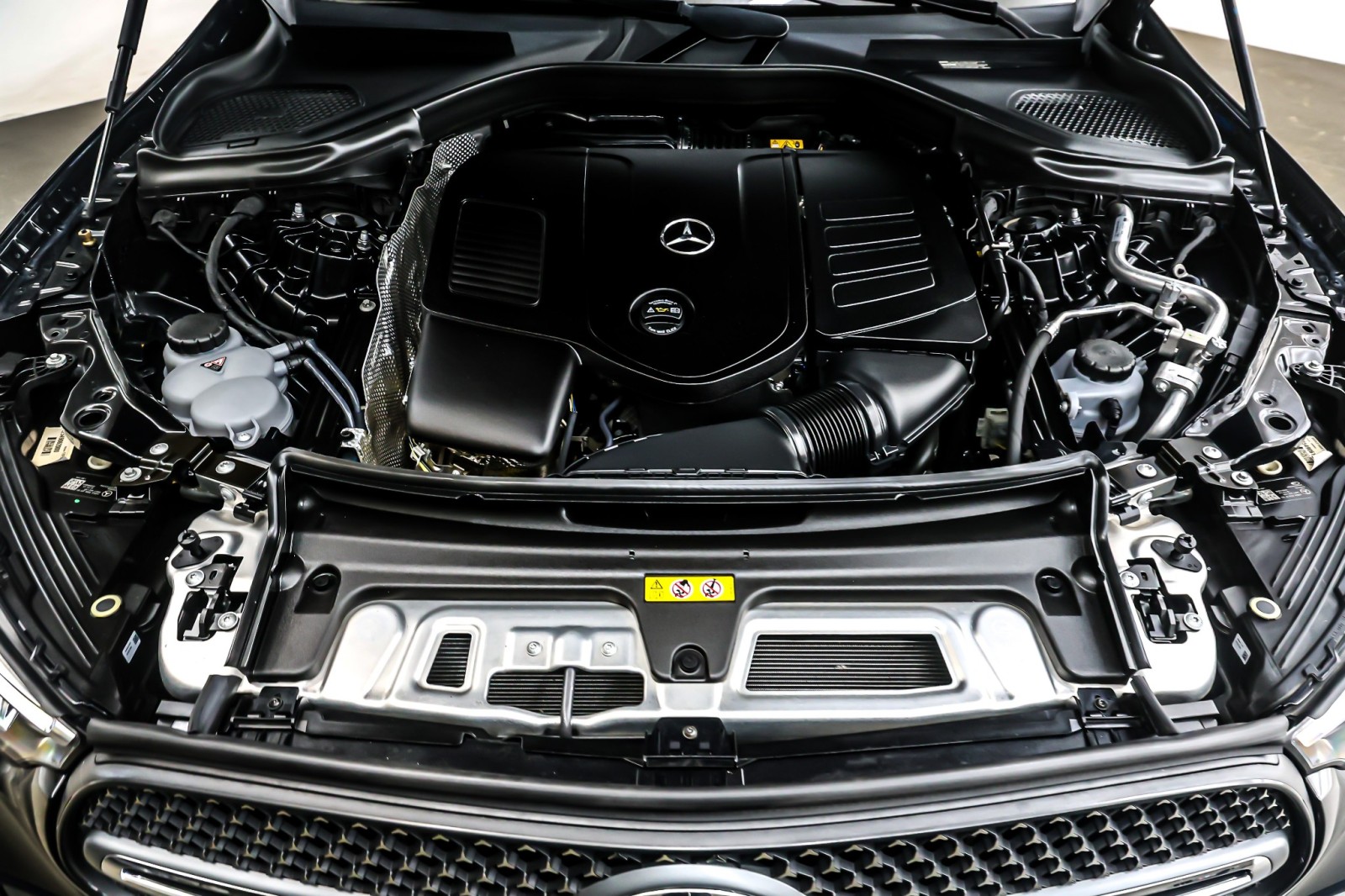 Used 2024 Obsidian Black Metallic Mercedes-Benz GLC 300 4MATIC® SUV image 11