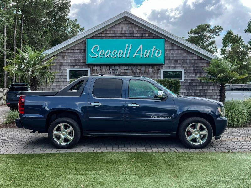 Bermuda Blue Metallic 2007 Chevrolet Avalanche Pickup Truck Four-Wheel Drive Automatic