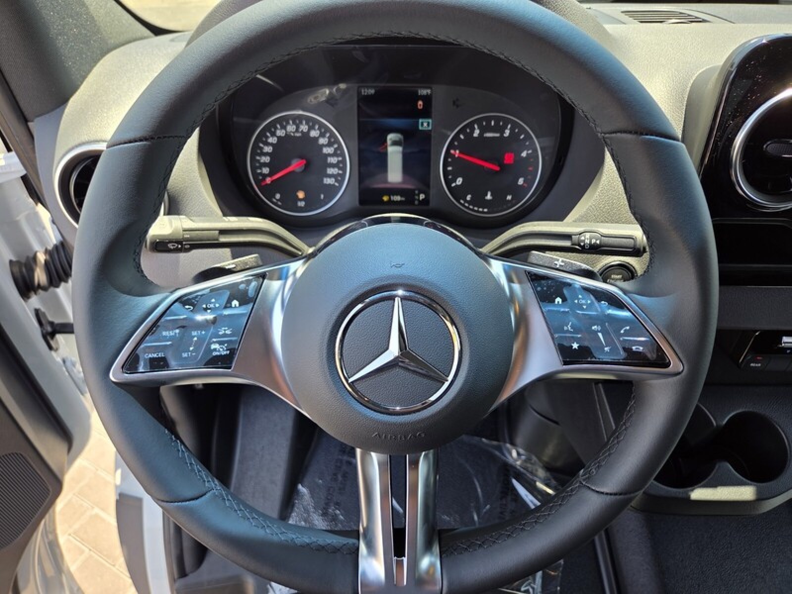 New 2026 ARCTIC WHITE Mercedes-Benz  image 24