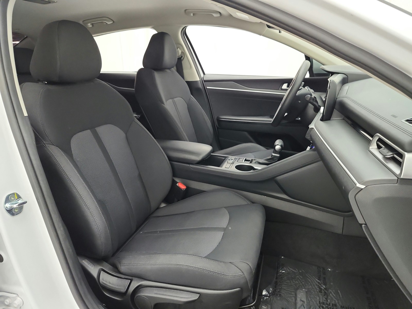 Used 2023 Glacial White Pearl Kia LXS image 19