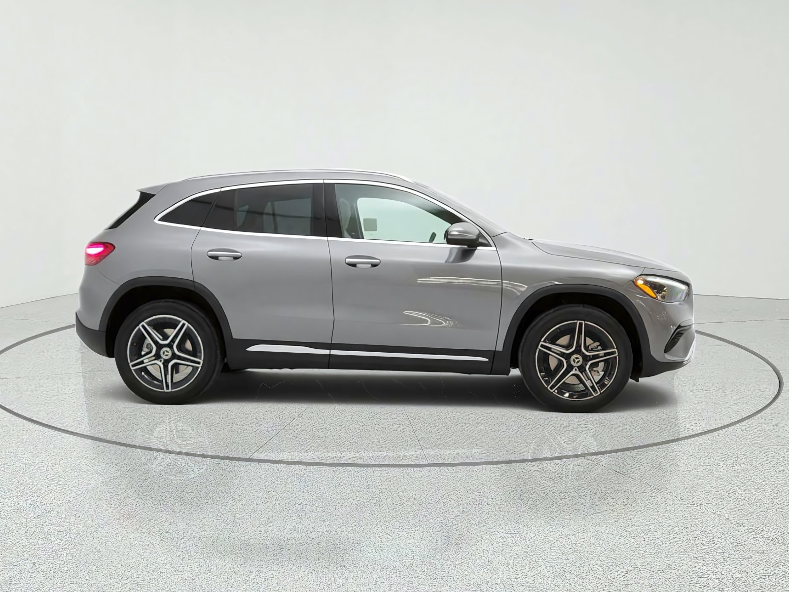 New 2026 Mountain Grey Metallic Mercedes-Benz GLA 250 SUV image 4