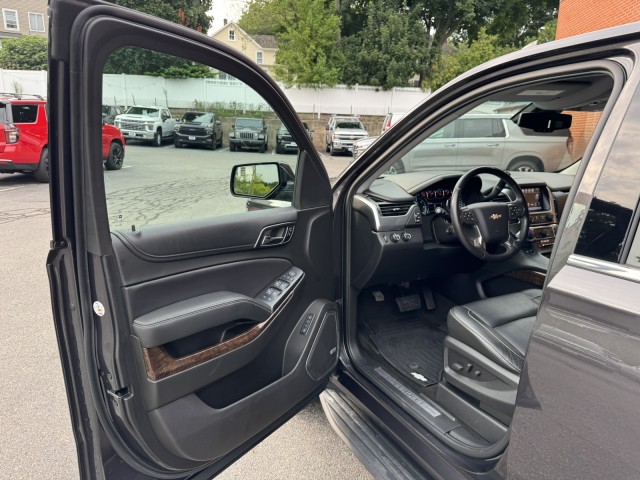 2018 Chevrolet Suburban LT LUX with Center Row Buckets 30