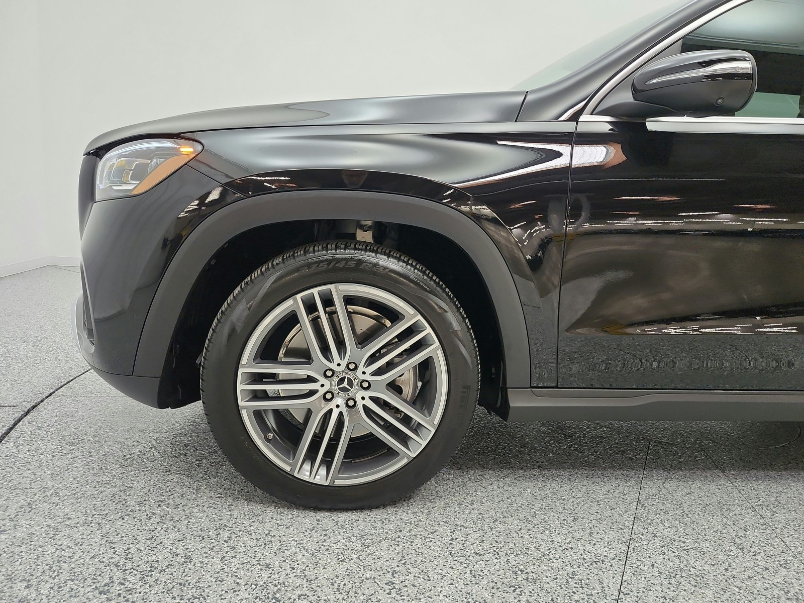 Certified Used 2026 Obsidian Black Metallic Mercedes-Benz GLS 450 4MATIC® SUV image 22