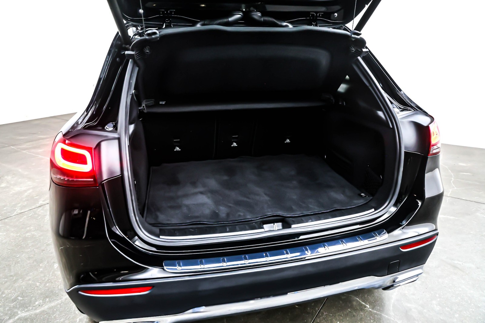 Certified Used 2023 Night Black Mercedes-Benz GLA 250 SUV image 23