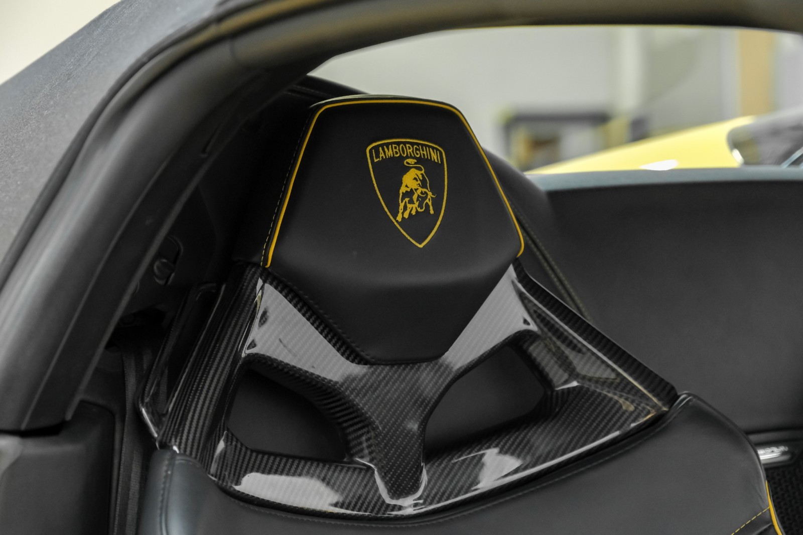 2021 Lamborghini Huracan EVO Spyder SportSeats 19Alloys BiColorLeatherPkg 40