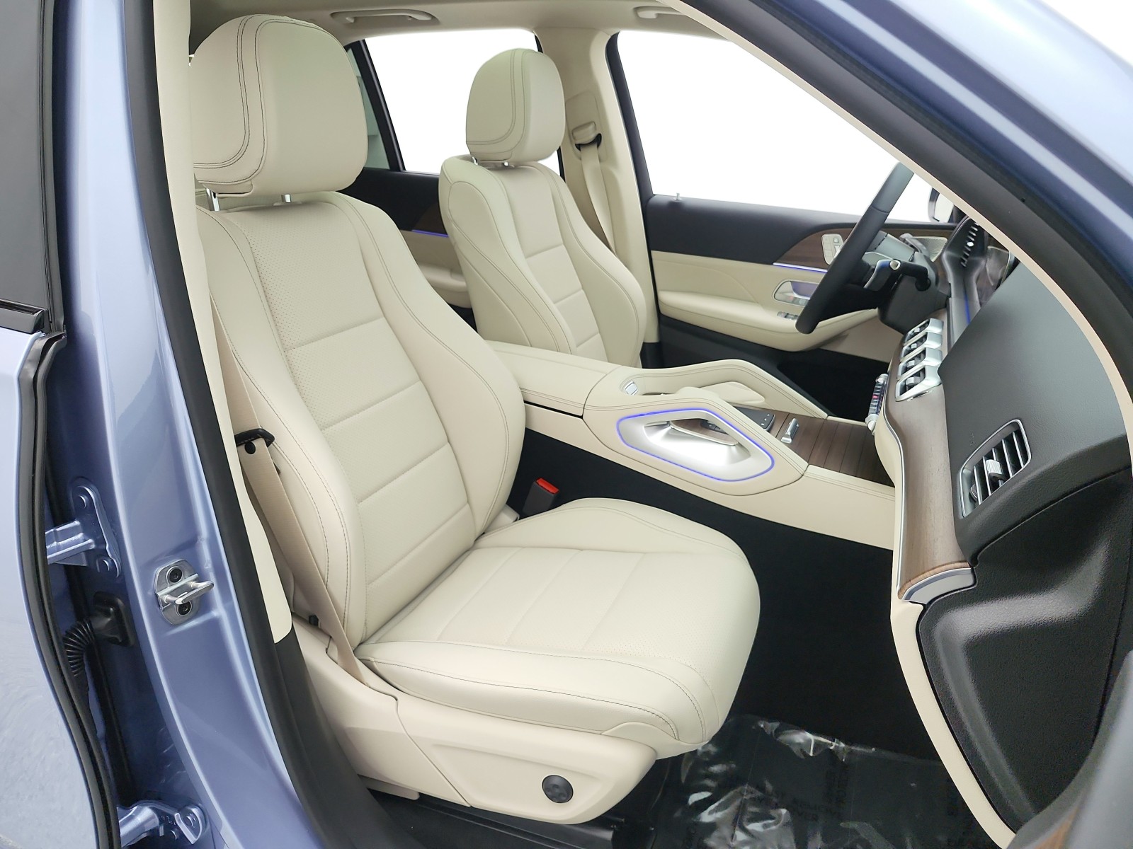 New 2026 MANUFAKTUR Cote d Azur Light Blue Metallic Mercedes-Benz GLE 450 image 13