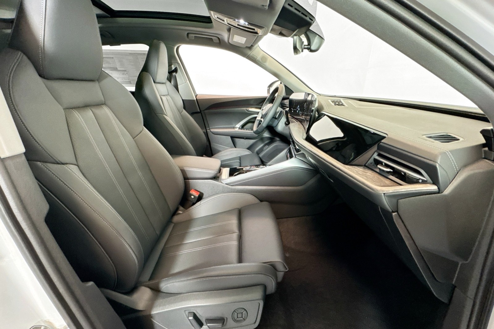 New 2025 Glacier White Metallic Audi Premium Plus 2.0 TFSI quattro image 25