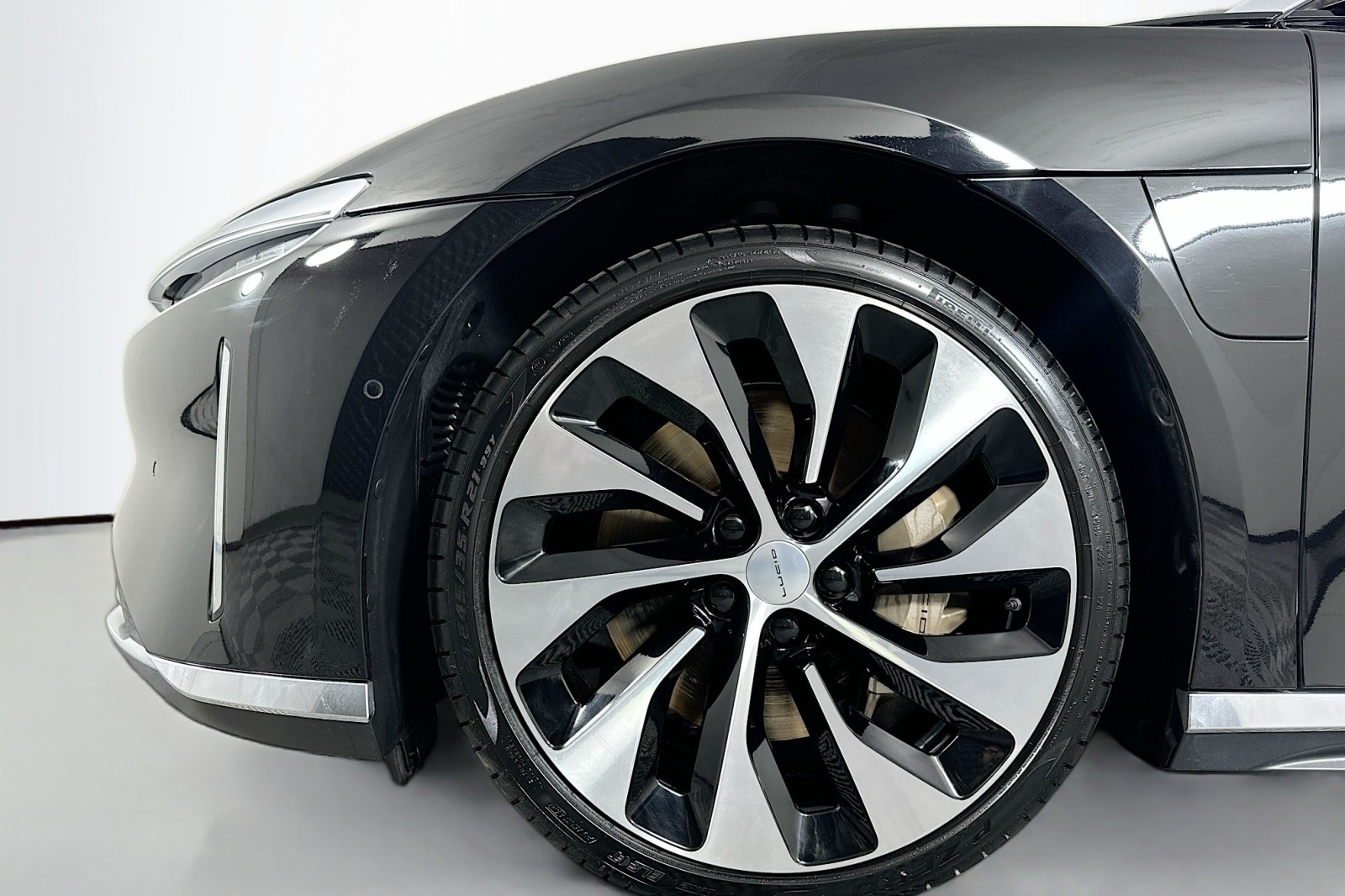 Used 2022 Infinite Black Lucid Grand Touring image 12