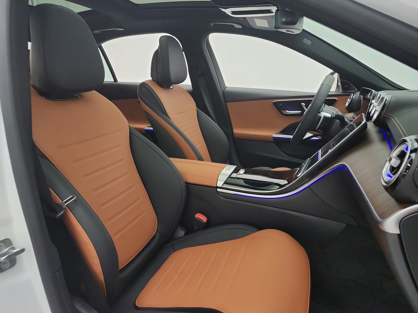 New 2026 MANUFAKTUR Moonlight White Metallic Mercedes-Benz C 300 image 16