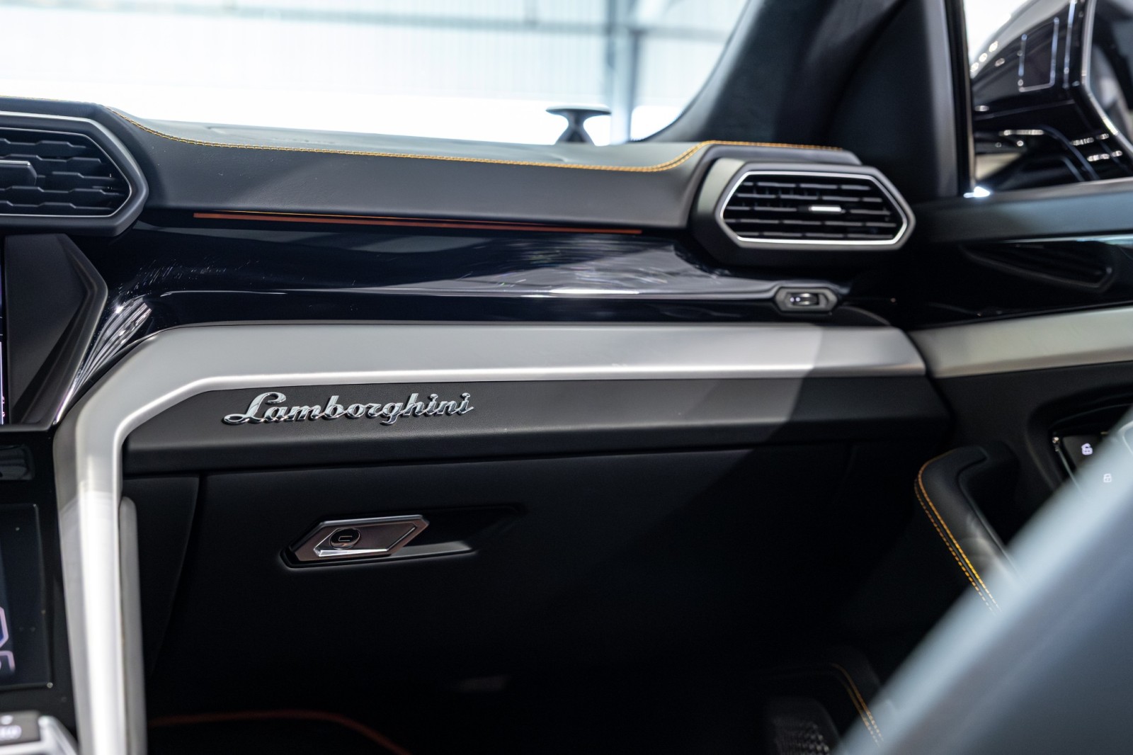 Used Car 2019 Lamborghini Urus  For Sale Under $200,000 In Boerne, Texas