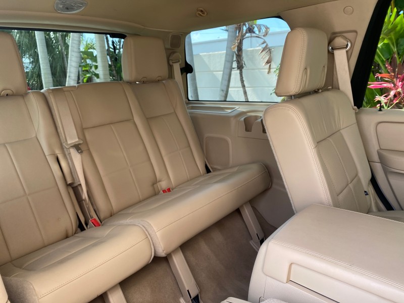 2010 Lincoln Navigator 4WD SUNROOF LOW MILES 31,209 in , 