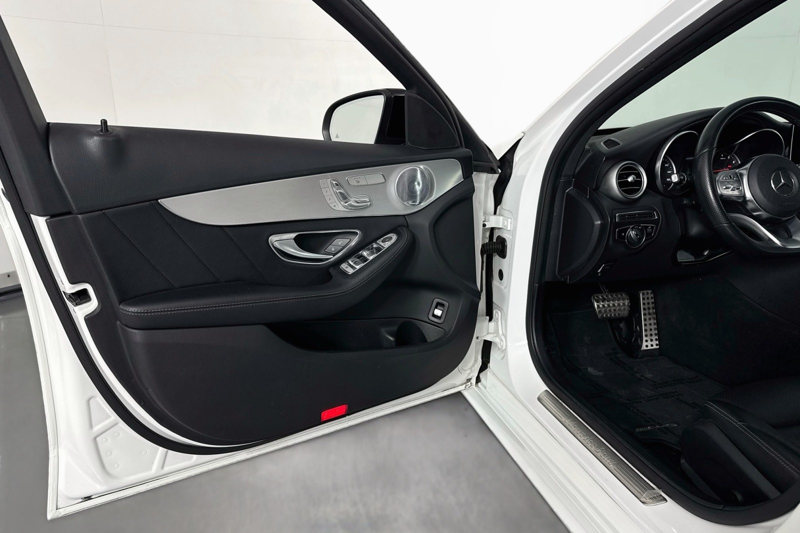 Used 2019 Polar White Mercedes-Benz C 300 image 21