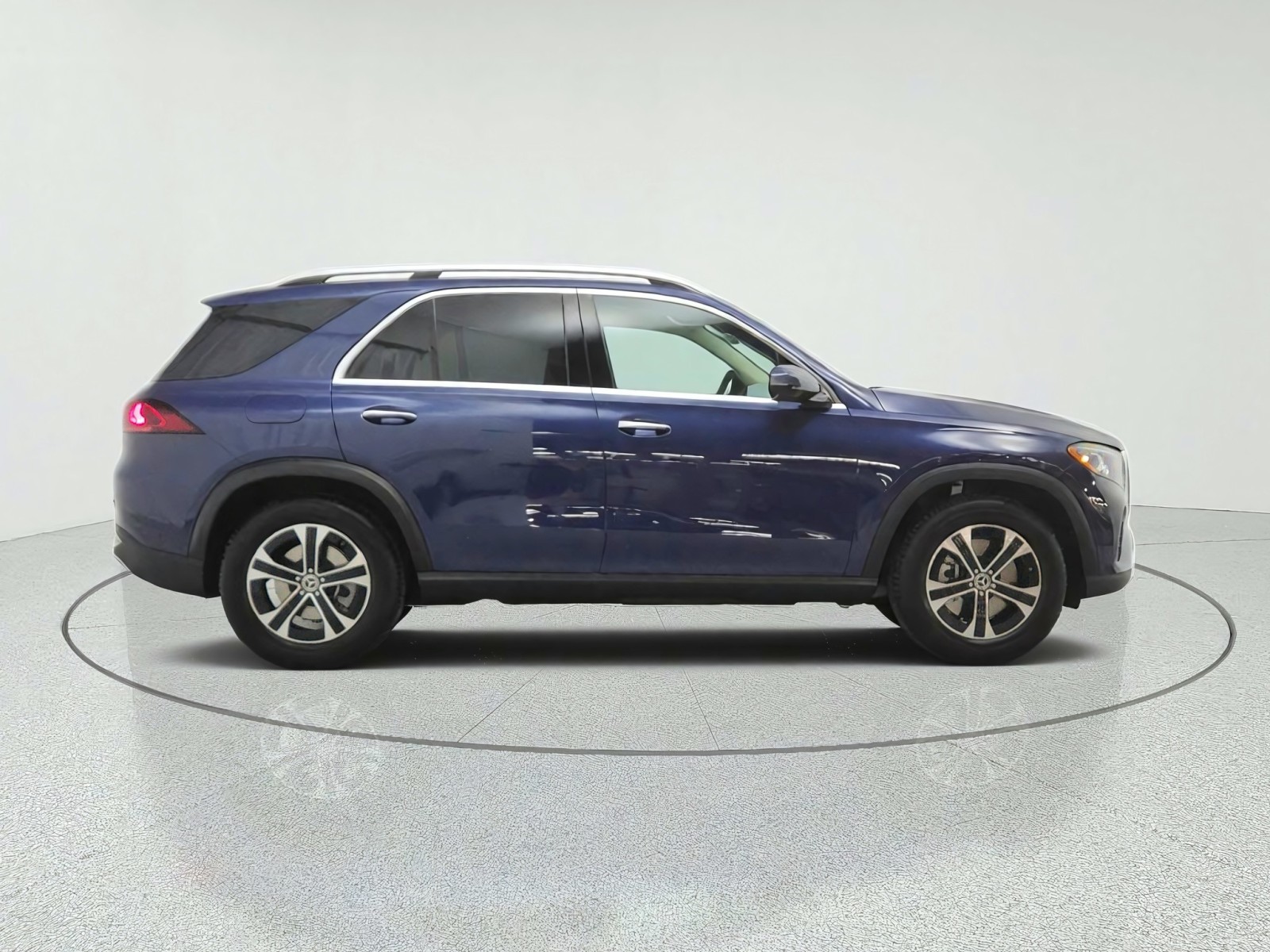 New 2027 Twilight Blue Metallic Mercedes-Benz GLE 350 4MATIC® SUV image 4