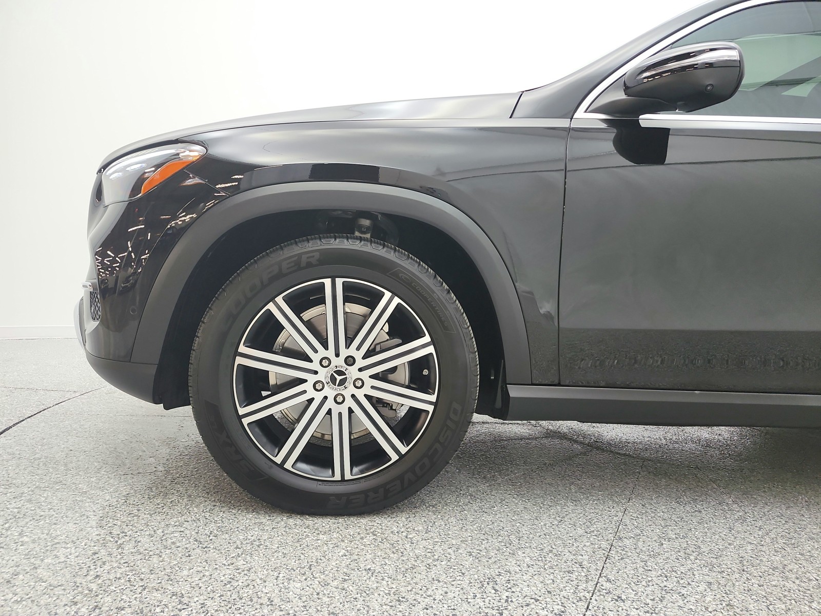 Certified Used 2026 Obsidian Black Metallic Mercedes-Benz GLE 350 4MATIC® SUV image 24